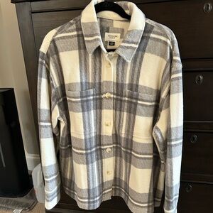 EUC American Eagle Gray Plaid Shirt Jacket Lsrge